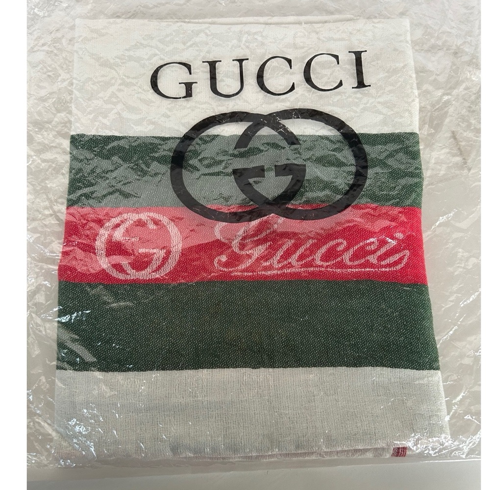 GUCCI Signature GG-Jacquard White Wool Scarf Oversized.